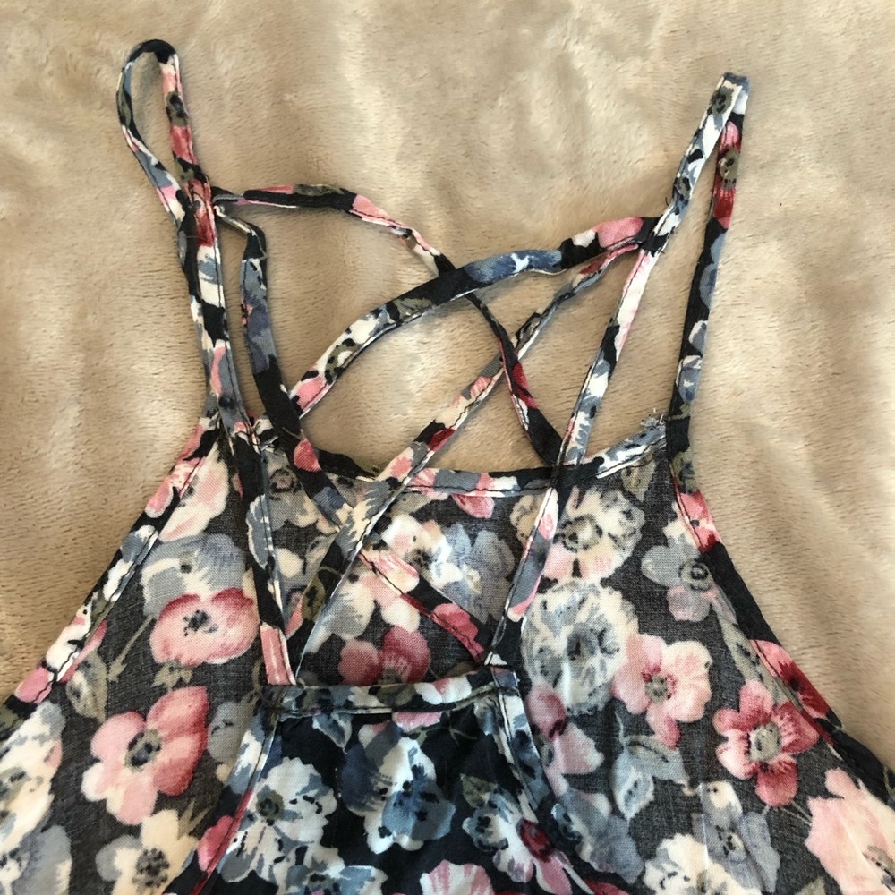 Hollister flowy floral tank top - Picture 2 of 3